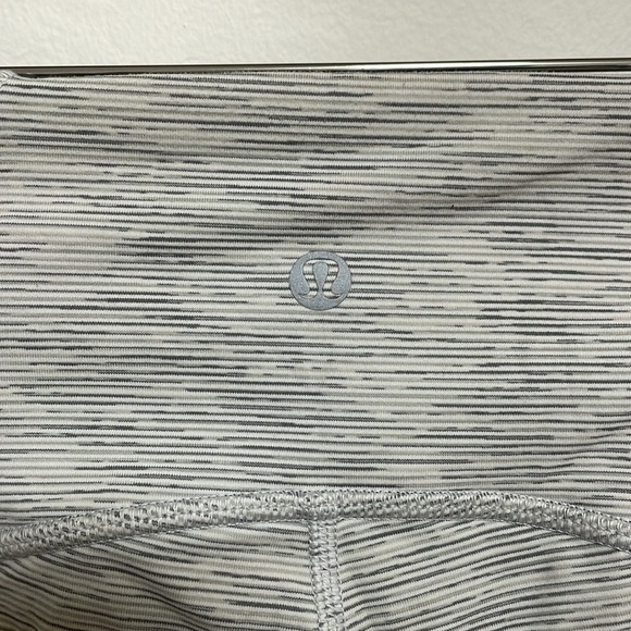 Lululemon Gray Mesh Panel Leggings Size 4 - Picture 4 of 7